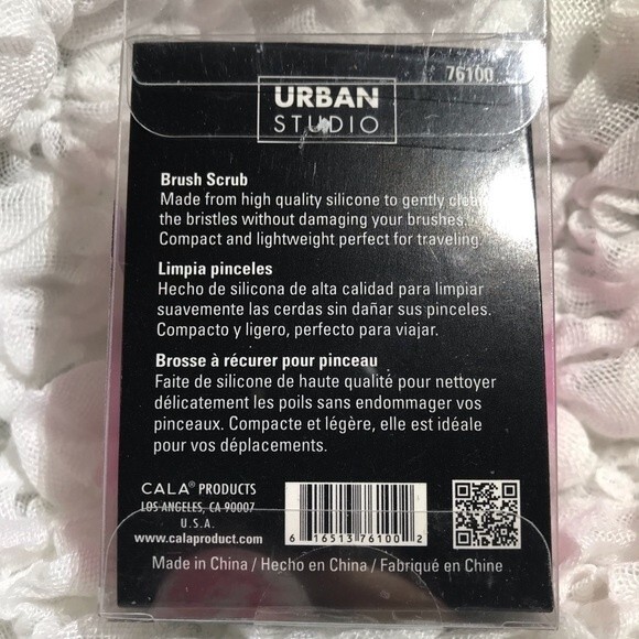 Urban studio pink makeup Brush Scrub - Picture 4 of 6